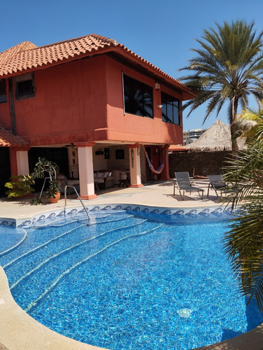 Casa Tipo Chana Actualizada, Con Piscina Y Vista Al Mar.  En Las Churuatas. Las Lomas.