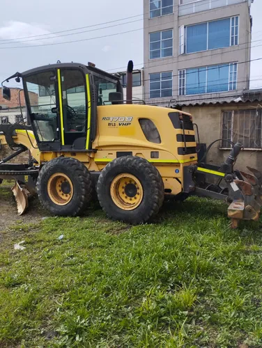 Motoniveladora Newholland 170b