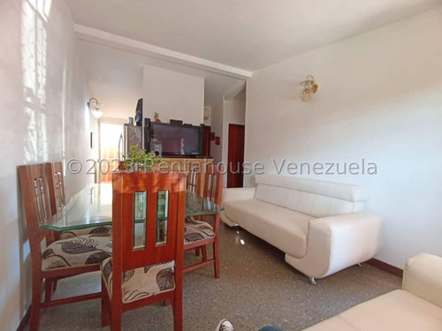 Excelente Oportunidad Casa En Venta En Urb Privada De Cabudare -- Cod 2 3 3 3 8 5 5 