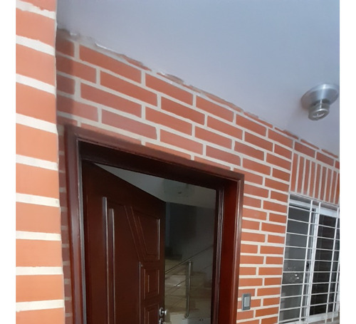 Town House En Urb. Mañongo . Vende Crismelia Castillo (foth-420)