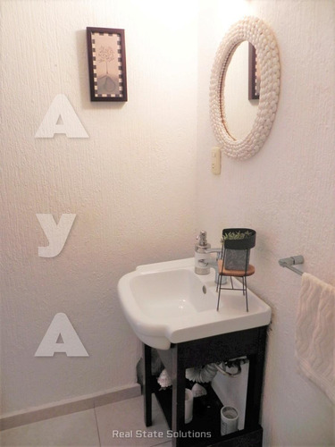 Casa En Venta, 3 Recámaras, 3 Niveles, Cuarto Servicio, Sm 43, Cancún