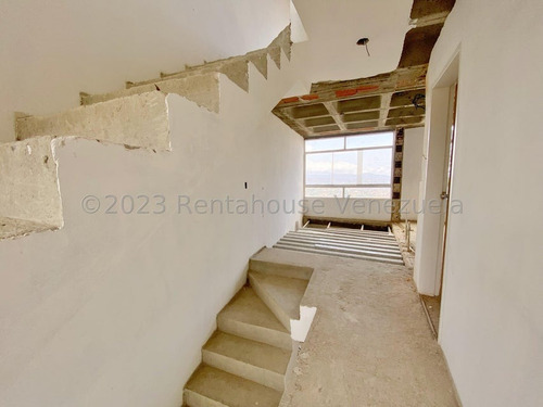 Townhouse En Venta Colinas De La Tahona Hills Mls #23-29311 Bm