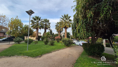 Casa En Venta De 5 Dormitorios Y 4 Baños En Comuna De Maipú