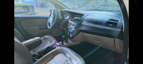 Fiat Linea 1.8 16v Essence Flex Dualogic 4p