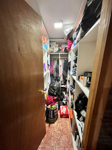 Casa En Venta De 5 Dorm. En Lo Espejo