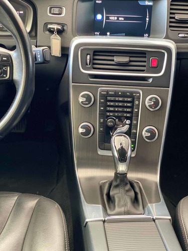 Volvo S60 2015 2.0 T5 Kinetic Drive-e 4p