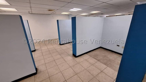 Excelente Oportunidad De Alquilar Una Amplia Oficina En La Urbina, Mls #25-3192