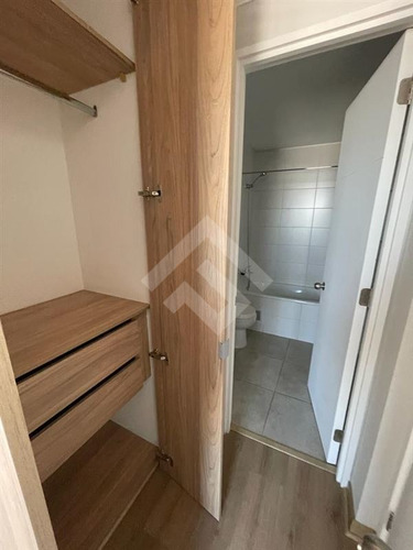 Imagen 8 de 13 de Departamento En Venta De 2 Dorm 2 Baños. En Santiago