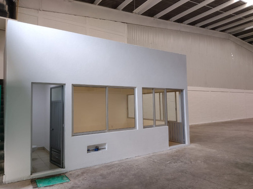 Bodega Con Excelente Ubicación, Uso De Suelo Industrial, Entrada Para Tráiler