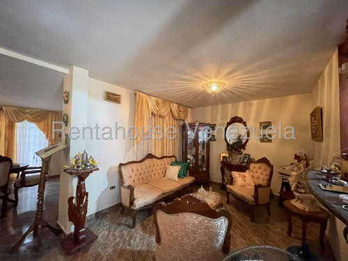 Jip 25-16988. Rent-a-house Vende Hermoso Townhouse De 261 Mts2, 5 Hab, 4 Baños, El Urbanismo Cuenta Con Cancha, Parque Infantil Conectado A Pozo Y Mucho Mas. En Urb. Araguama Country, Maracay.