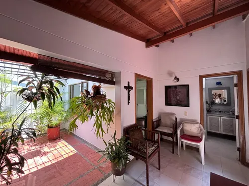 Casa En Venta En La Castellana. Cod V16608