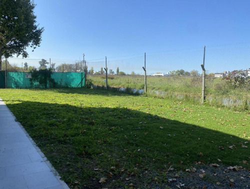 Casa En Venta - 2 Dormitorios 2 Baños - Cochera - 280mts2 - Manuel B. Gonnet