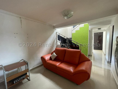 Maria Elena Latouche Te Ofrece En Venta Excelente Penthouse Cuenta Con Pozo Terrazas De San Diego. Mels 24-14795