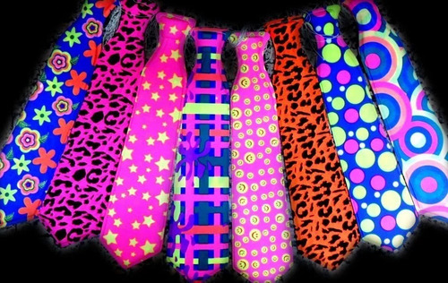 Corbata Plastica Neon Estampada