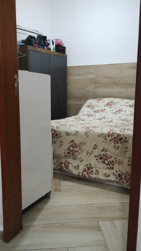 Casa 2 Dormitórios, 1 Suíte.