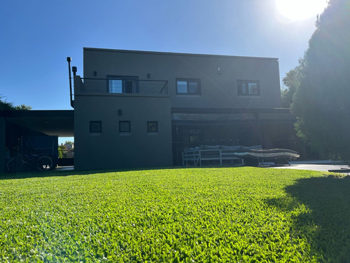 Alquiler Anual Impecable Casa En Barrio Cerrado