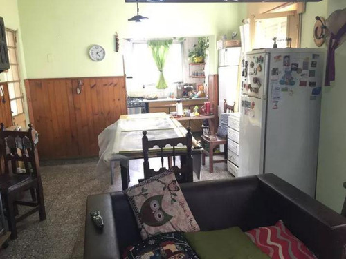 Casa En Venta - 2 Dormitorios 1 Baño - Cochera - 110mts2 - Villa Elisa, La Plata