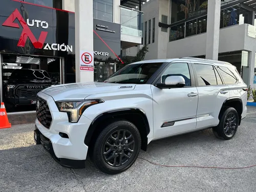 Toyota Sequoia PLATINUM BLANCA 2025