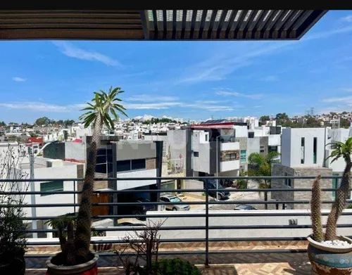 Casa En Venta En Britania La Calera, Puebla.