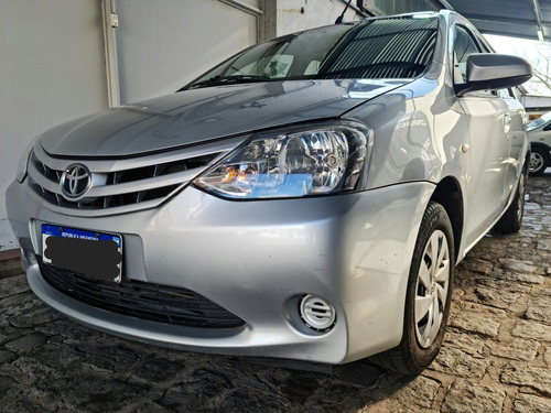 Imagen 7 de 10 de Toyota Etios 2016 1.5 Sedan Xs