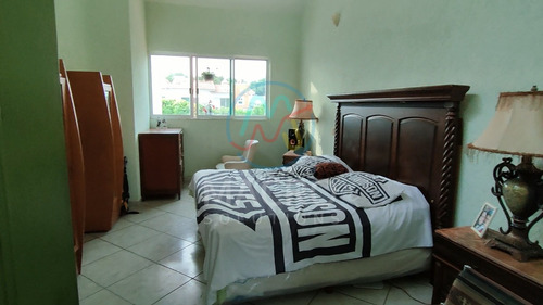 Casa En Venta En Lomas De Cocoyoc Con Acabados De Lujo, Alberca Y Jardín Apta A Créditos