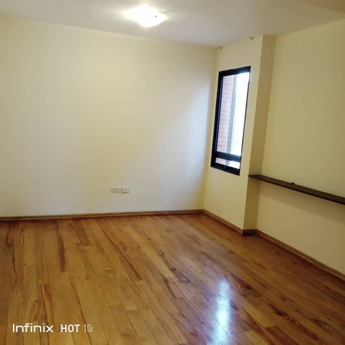 En Venta Lujoso Ph Urb. La Tahona De 420m2 / 4h / 7b / 4p / 1 M