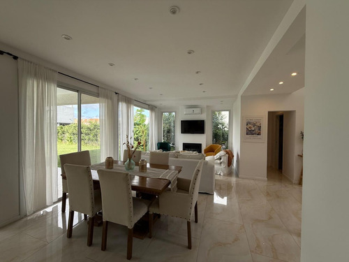 Casa En Venta 4 Dormitorios Barrio Santo Tomas Pilar