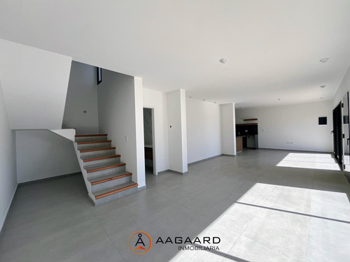 Lomas De Manantiales - Hermoso Duplex De 3 Dormitorios 3 Baños A Estrenar