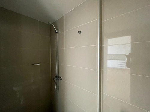 Imagen 12 de 15 de Apartamento 1 Dormitorio En El Corazón De Malvín- E-tower Sky Ne #1206