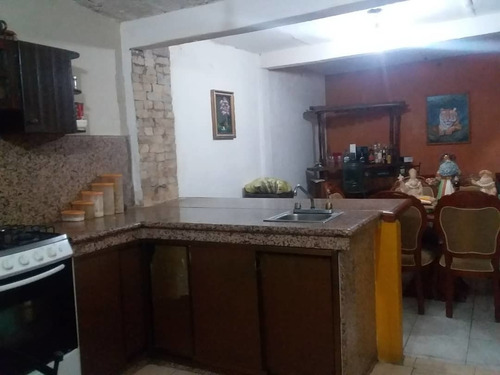 Imagen 6 de 9 de Casa De 3 Habitaciones, 2 Baños Y 3 Estacionamientos.