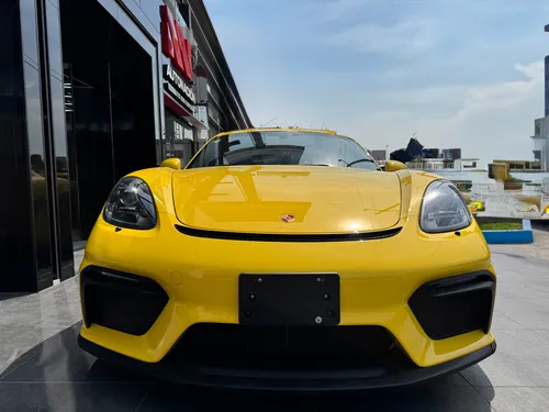 Porsche Gt4 Amarillo 2020