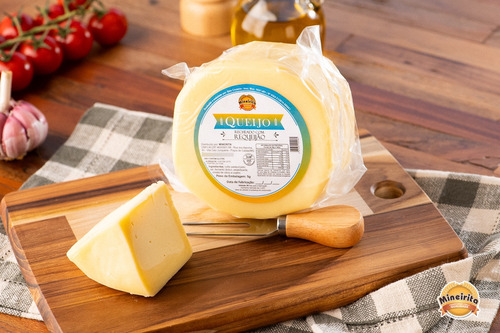 Queijo Recheado Com Requeijão Mineirita 500g Artesanal Roça