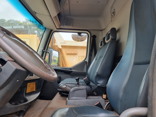 Imagem 14 de 15 de Volvo Vm 330 6x4 Ano 2019 Caçamba Meia Caminhão Traçado