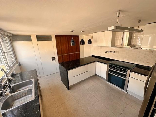 Penthouse En 3 Niveles De 420m2, Amplia Terraza Privada, Vigilancia, Excelente Ubicación.