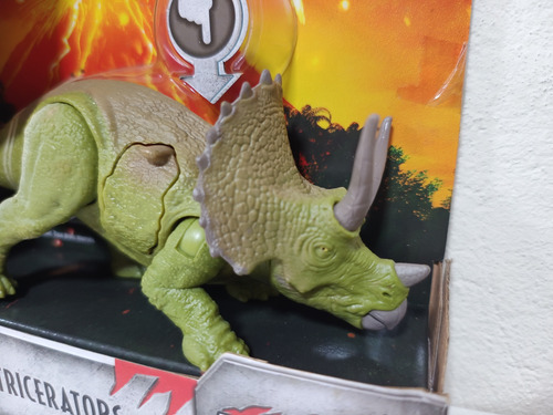 Figura Triceratops Battle Damage Jurassic World - Mattel (Usado)