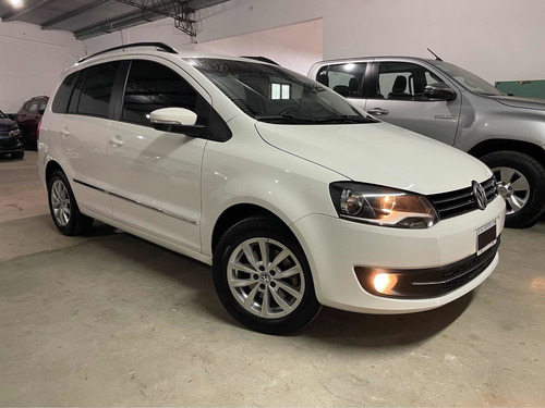 Imagen 2 de 12 de Volkswagen Suran 2015 1.6 Highline 101cv Cuero