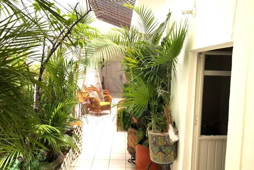 Propiedad En Venta Gran Ubicación Sobre Emblemática Calle De Centro Histórico De Querétaro