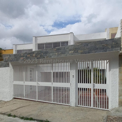  Casa En Venta Urb. Alto Prado Caracas. 24-20232 Yf