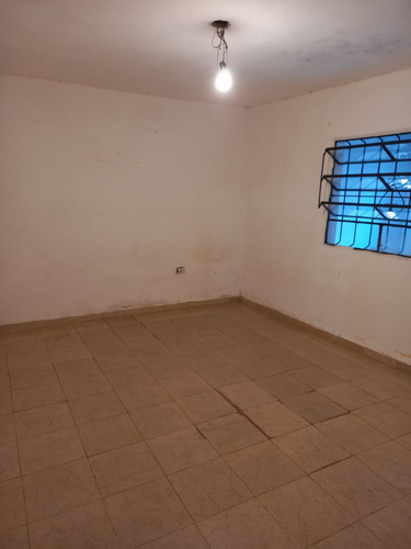 Venta De Casa Más Departamento Al Fondo . Excelente Ubicacion . Todos Los Servicios. Apta Credito Hipotecario.