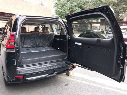 Imagen 9 de 16 de Toyota Prado 70 Aniversario 2022