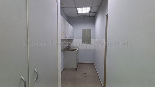Local Venta Conserva Módulos De Trabajo,especial Para Banco Y Servicio De Encomienda, Aire Acondicionado Central, San Blas Valencia Carabobo Leida Falcon Lf24-25462