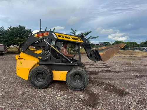 Minicargador New Holland L323 Año 2021