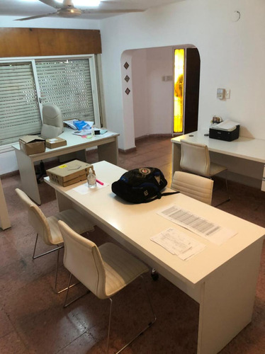 Casa En Los Boulevares- Los Hungaros 4494-tres Dormitorios Y Departamento Independiente