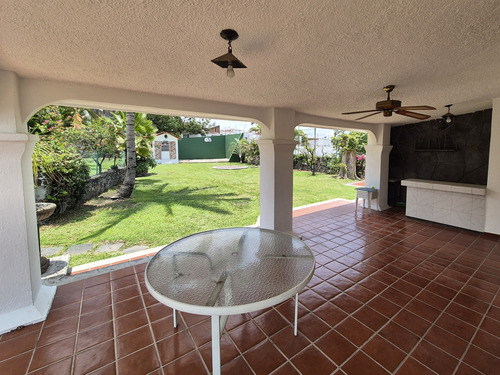 Casa En Venta Oaxtepec Morelos 3 Recamaras Amplio Jardin