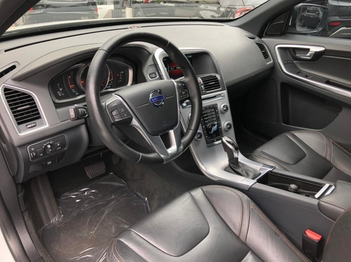 Imagem 7 de 12 de Volvo Xc 60 D5 Momentum Automatico