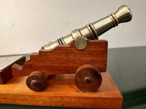 Imagen 2 de 7 de Antiguo Cañón De Bronce Trofeo De 1963
