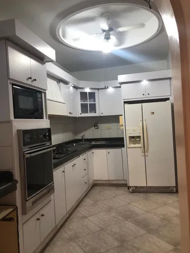 Md Townhouse En El Parral