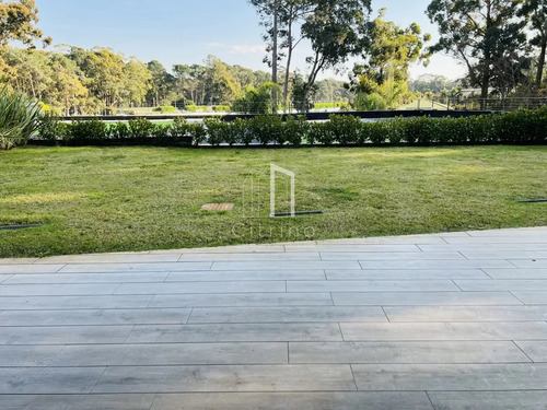 Venta De Apartamento En Crystal View En Complejo Solanas Resort Barrio Privado.