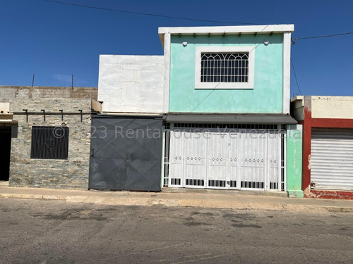 En Venta Local Comercial De  2 Niveles En Coro