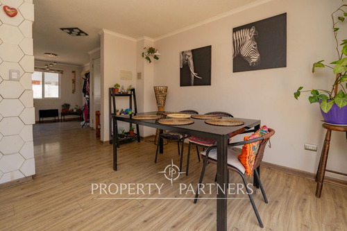 Propiedad Con Gran Terreno En Condominio Los Casta...